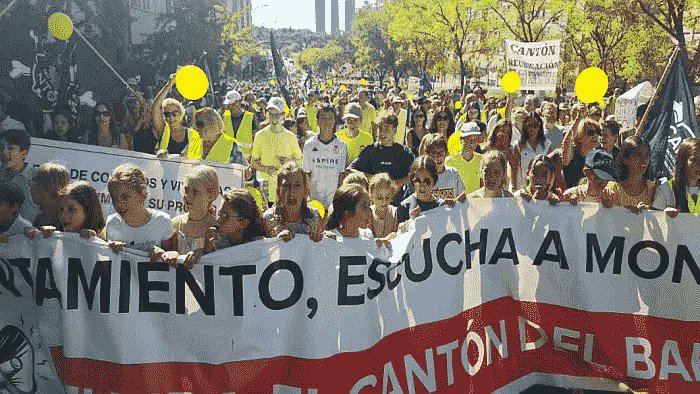 📌Montecarmelo lo ha vuelto a hacer: 8.000 personas asisten a la quinta manifestación por la reubicación del megacantón 
carabanchel.net/montecarmelo-l…
#Carabanchel #Madrid #decretazo #manifestacion #megacantón #Montecarmelo #reubicación #NoAlCanton
