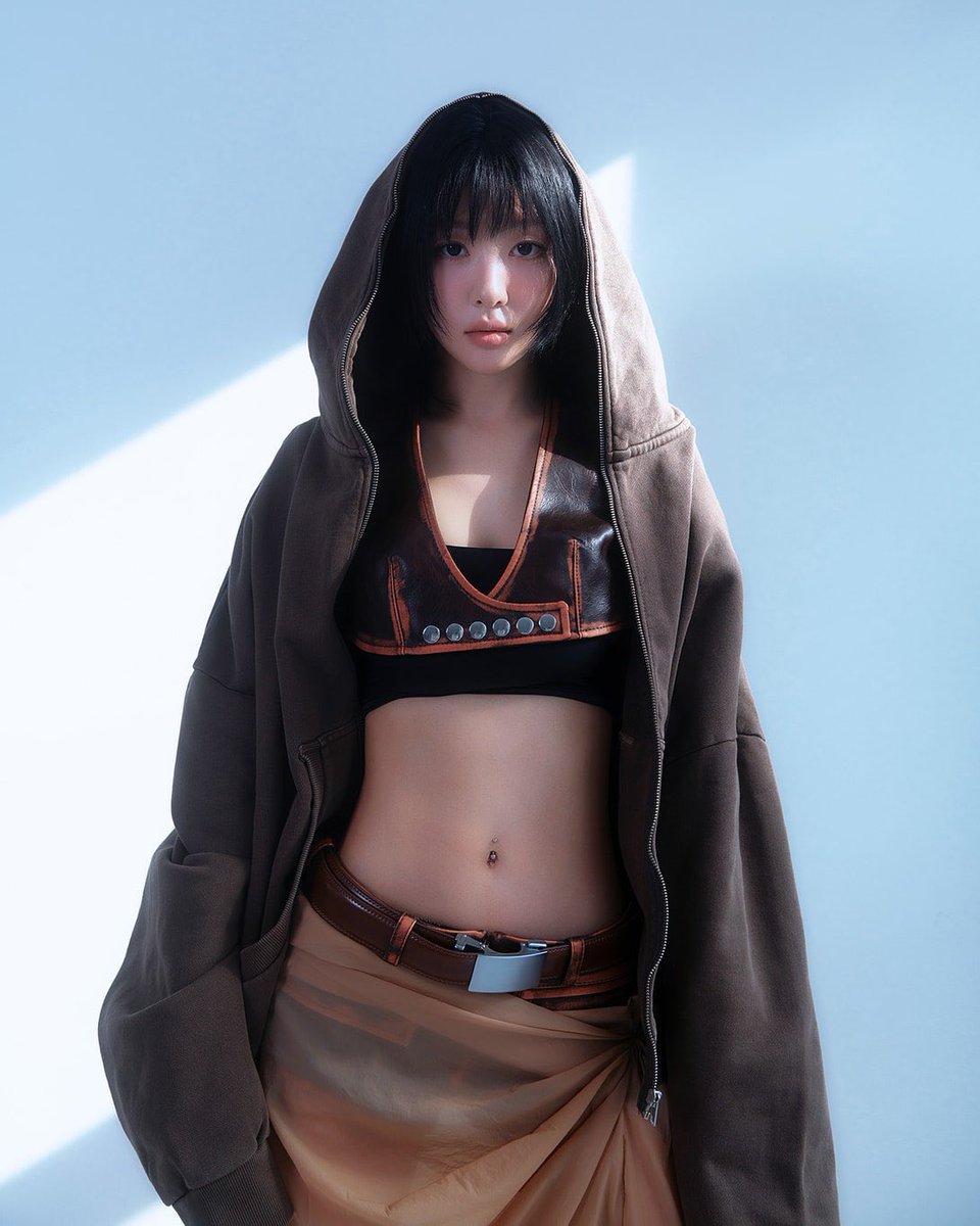 her belly button piercings her best decision ever LOOKKKKK AT HER