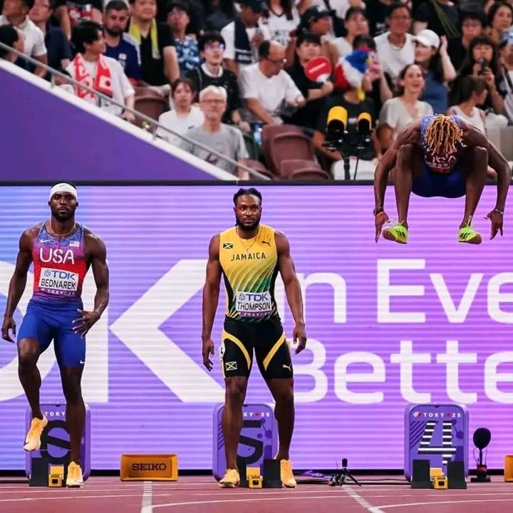 This lad jump almost half hight of stadium only to be beaten in finals 😄😄