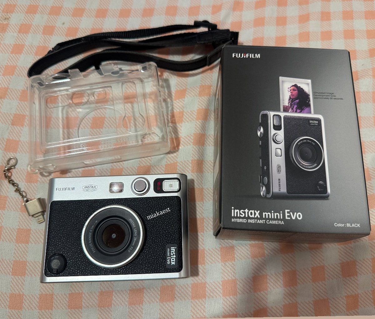 miakaest's tweet photo. wts fujifilm instax mini evo in black ph metro manila 

srp: 13,359 (got if from photoline, sm city manila) 
selling price: 10,500 negotiable 
condition: 10/10 (works perfectly fine) 

the same camera with wonwoo in color black https://t.co/lBA1QnrwpB