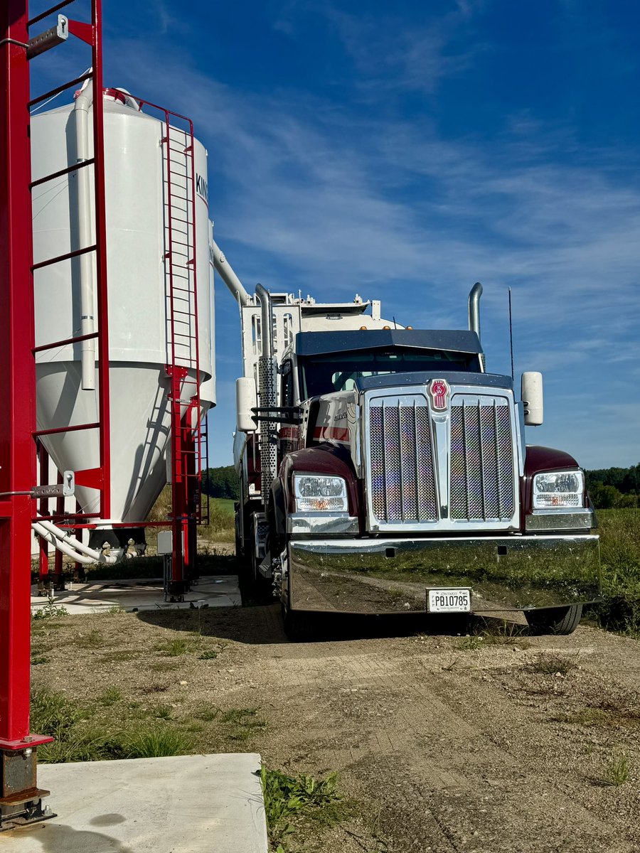 Happy #TruckTuesday everyone!! As the summer days become shorter and shorter let’s take time to admire the  #Shine of the trucks on the highways and appreciate the Drivers who handle them! 

#NationalTruckDriverAprectiationweek 

<a href="/NewLifeMills/">New-Life Mills</a>  #feedingyourfuture  
<a href="/WalingaInc/">Walinga Inc.</a>
