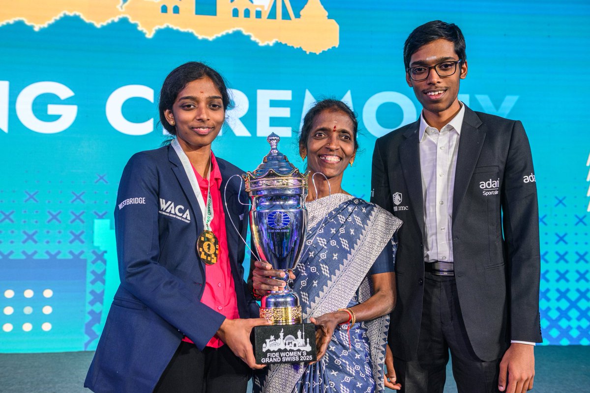 NorwayChess's tweet image. One trophy. Three smiles. A family that makes history together. 🥹🏆

Congratulations to Vaishali, back-to-back FIDE Women’s Grand Swiss Champion, once again earning her place in the Women’s Candidates!

#NorwayChess #FIDEGrandSwiss #FIDECandidates

📷 FIDE / Michal Walusza