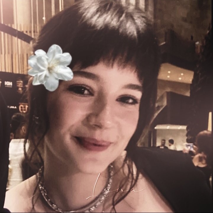 Yeni profil fotoğrafları editledim ama hangisini koyacağımı bilemiyorum acil yardımm
#MinaDemirtaş