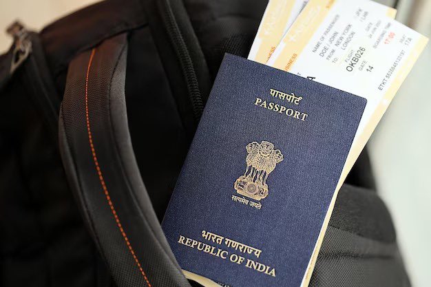 India is one of the fastest growing economies in the world

Yet our passport can't get us to most countries without begging for a visa

The Crazy Part? Even a failed economy like Argentina has visa-free access to almost triple the countries India does

Here's why we rank so low🧵