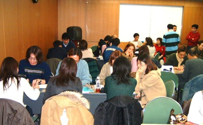 한국인 여러분의 참가를 기다리고 있습니다. 신 오오쿠보 한국어 공부회 매주 토요일 18 : 30 ~ 20 : 00 회장: 오오쿠보 지역 센터 대표자 코지마 켄지 kenchan126@hotmail.com
