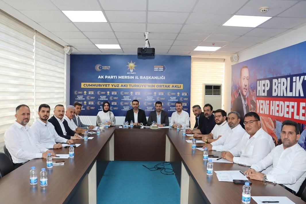 📍AK Parti Mersin İl Başkanlığı 

✅ İlçe Başkanları Toplantısı

İl Başkanımız Sayın Adem Aldemir Başkanlığında; İl Teşkilat Başkanımız Sayın Halit Pekduran, İl Yerel Yönetimler Başkanımız Sayın Zafer Şahin Özturan, İl Sekreterimiz Sayın Züleyha Ündar ve İlçe Başkanlarımızla