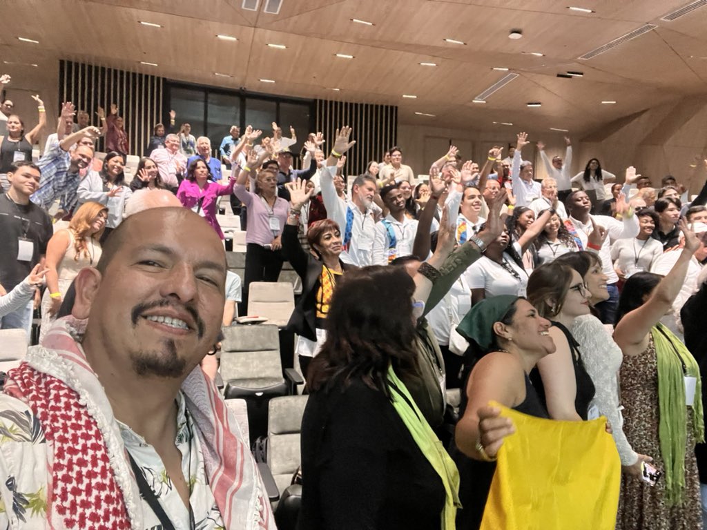 Ayer estuvimos con <a href="/susanamuhamad/">Susana Muhamad</a> en el encuentro de investigación y educación en economías para la vida, ella habló de agroecologia, de un modelo bio económico, de una economía de los pueblos. Esa debe ser la agenda de todos los y las candidatas de la izquierda