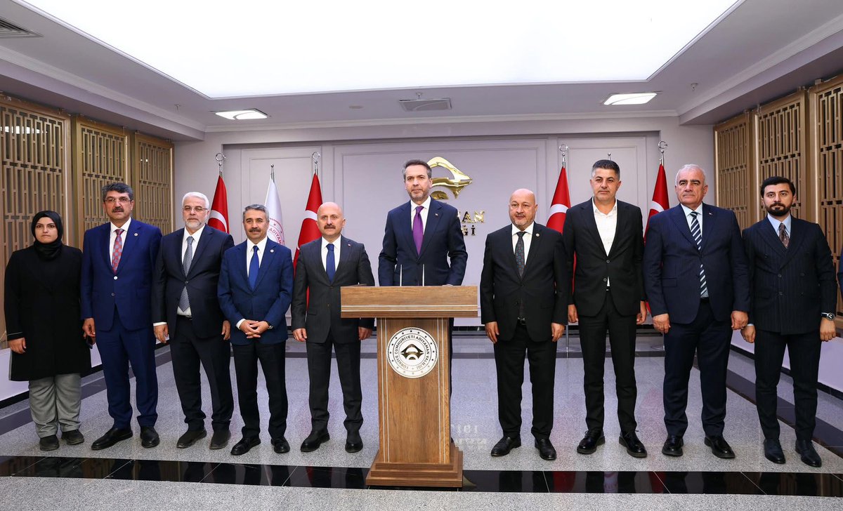 Enerji Bakanı Bayraktar, “Türkiye Yüzyılı Buluşmaları” Kapsamında Adıyaman’da

“Türkiye Yüzyılı Buluşmaları” çerçevesinde bir dizi temaslarda bulunmak üzere Adıyaman’a gelen Enerji ve Tabii Kaynaklar Bakanı Alparslan Bayraktar, kent protokolü tarafından karşılandı.

Adıyaman