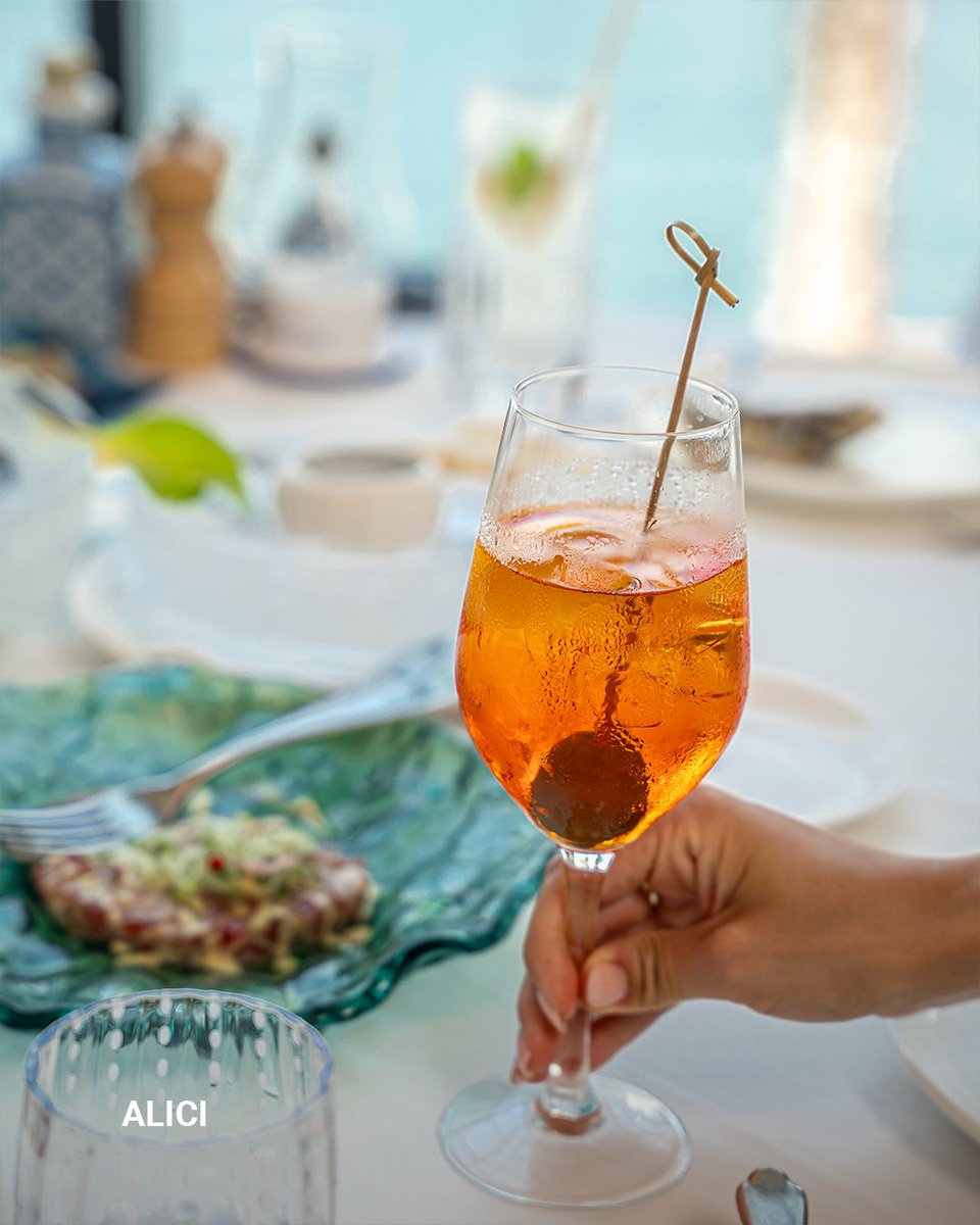 bluewaters_dxb's tweet photo. Discover Isle of Brunch at Bluewaters, Dubai’s top weekend brunch destination 🥂
#Alici
#Brewdog
#Vnyl
اجتمع مع أحبائك واستمتع ببرنش مثالي وأجواء ممتعة ضمن عرض "آيل أوف برنش" في بلوواترز. 🥂
#DubaiRetail #BluewatersDubai #BluewatersBrunch #IloveBrunch https://t.co/LRocslM7CR