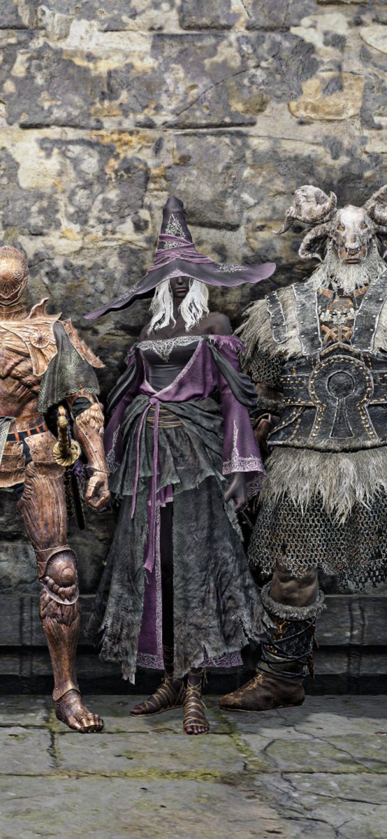 GameLifeOffical's tweet photo. @Zlofsky2nd 🧬 I very much enjoy how tall my witch is. I didn't notice until I was standing next to Dutchess https://t.co/MhFIKZml5X