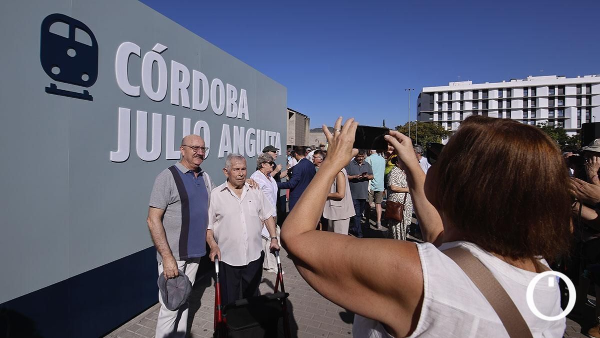 cordopolis_es's tweet photo. FOTOGALERÍA | El acto de presentación de la nueva denominación oficial de la estación de Córdoba - Julio Anguita, en imágenes https://t.co/AaL4PZwa9y https://t.co/Xp8UG8Gzks