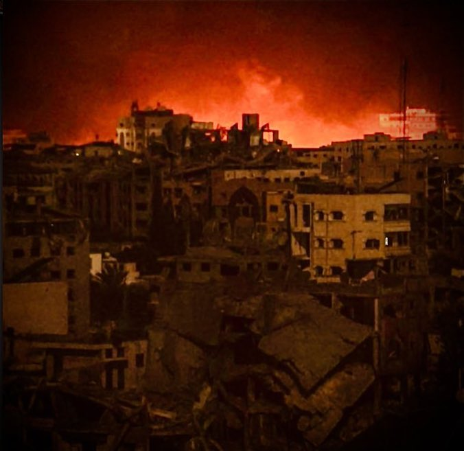 VincenzoMilani's tweet photo. Non ci sarà perdono. Per nessuno.
Non ce lo meritiamo.
#GazaGenocide #Gaza #FreePalestineNow
#gazaisburning https://t.co/Oaq1Oa0q3d