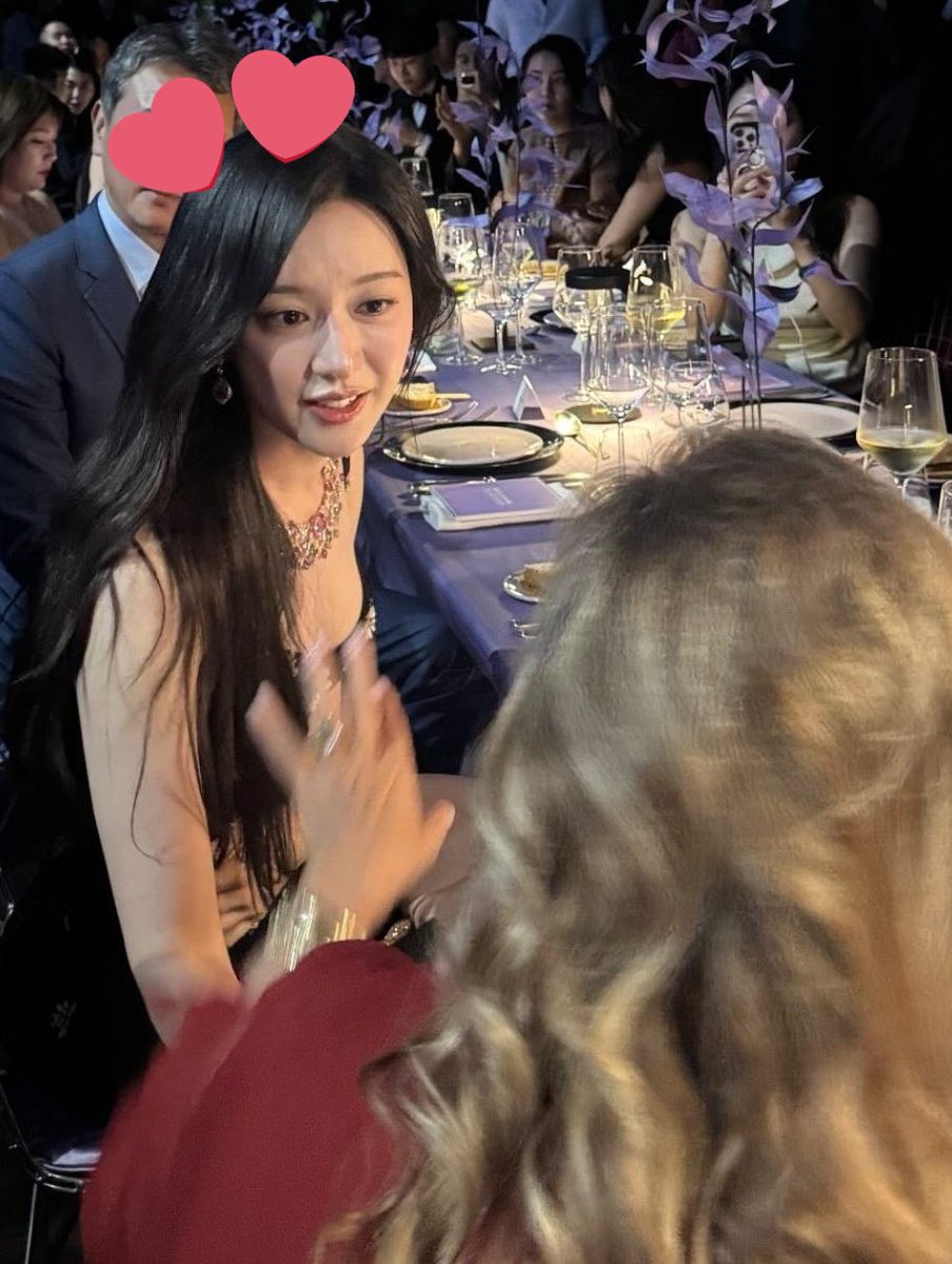 Kim Jiwon spotted at the Bvlgari Kaleidos gala dinner tonight ✨