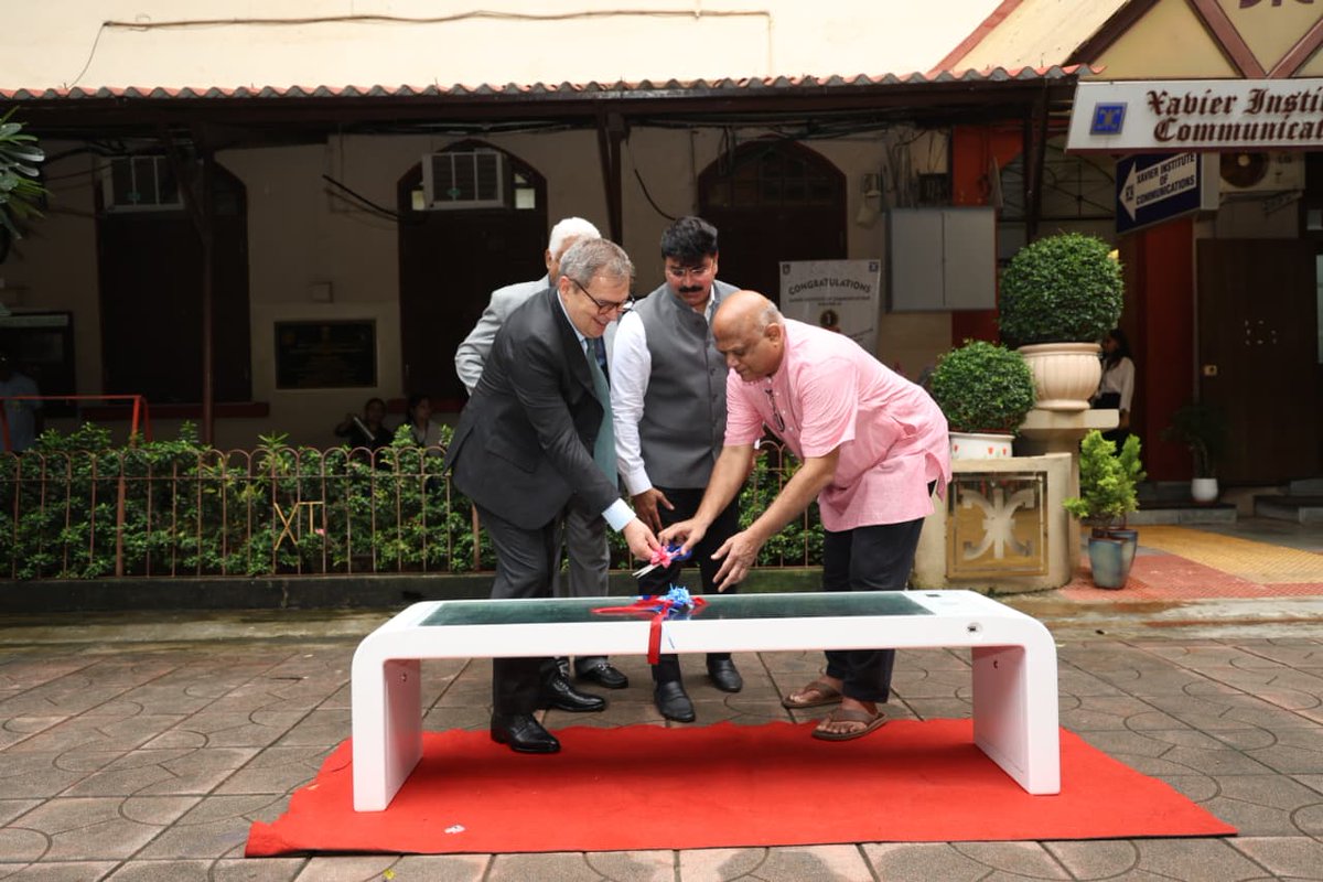 shewale_rahul's tweet image. Proud to be part of a historic moment!

Inaugurated Mumbai’s first-ever #SmartBench at the iconic St. Xavier’s College, alongside Mr.Ferenc Jari, Hon. Consul General of Hungary and Dr. (Fr.) Keith D’Souza, Rector of St. Xavier’s.

These state-of-the-art benches are more than just