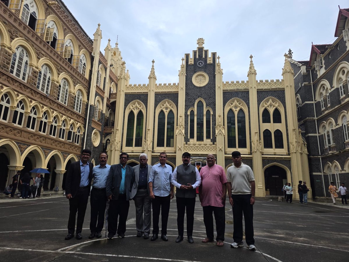 shewale_rahul's tweet image. Proud to be part of a historic moment!

Inaugurated Mumbai’s first-ever #SmartBench at the iconic St. Xavier’s College, alongside Mr.Ferenc Jari, Hon. Consul General of Hungary and Dr. (Fr.) Keith D’Souza, Rector of St. Xavier’s.

These state-of-the-art benches are more than just