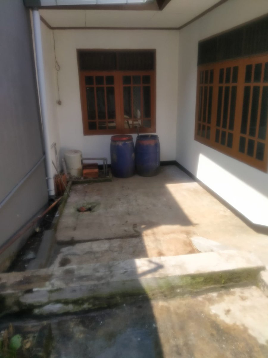 wikawkwkwk's tweet photo. halo temen2, mohon bantu RT yaa.
aku jual rumah di Cipageran Asri, Cimahi.

KM utama 1
KM Anak 2
Kamar Mandi 2
Km Pembantu 1
Km Pembantu 1
Ruang Tamu, Ruang Keluarga
Ruang Makan
Dapur dan Garasi

Luas Tanah 256m²
Luas Bangunan 140m² https://t.co/qu42LvbbEP