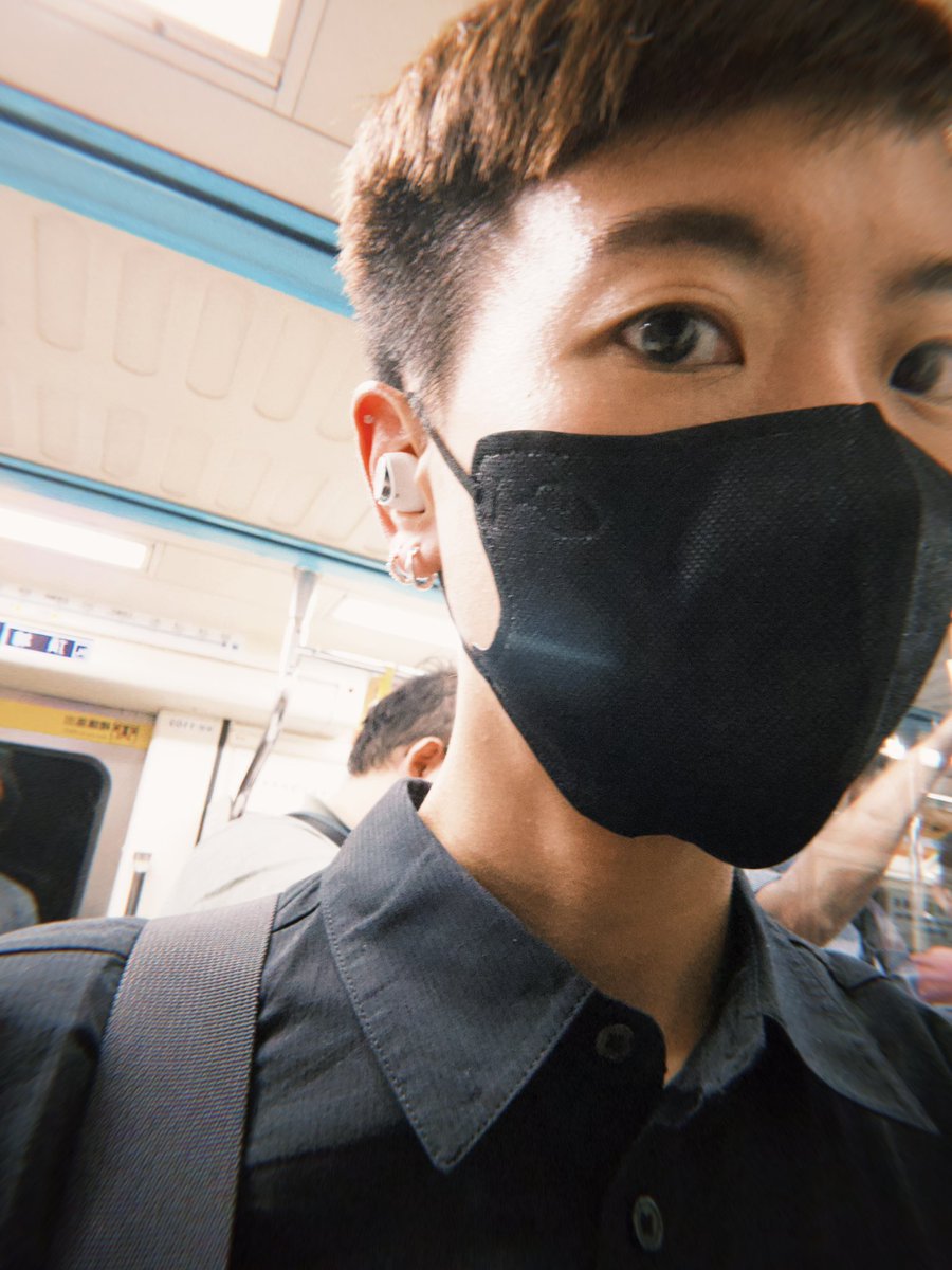 最近的樂趣是說自己已經結婚有2個小孩然後37歲嚇壞大家的過程ww