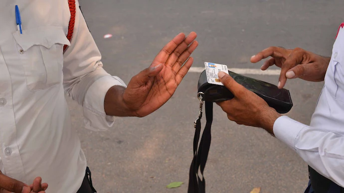 IndiaToday's tweet photo. Uttar Pradesh to abolish all pending non-tax traffic e-challans from 2017–2021
#UttarPradesh #EChallans
Read more: https://t.co/0byg6tfAyC https://t.co/nLevo2L9x7