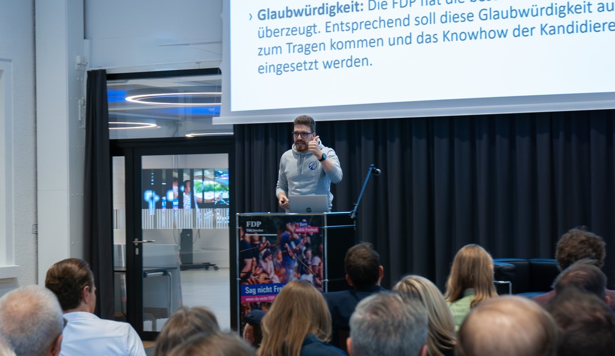 🔊 Freiheit ist (immer noch) sexy!
Wahlkampfauftakt der <a href="/fdp_bern/">FDP.Die Liberalen BE</a> im Bernapark:
Als Wahlkampfleiter habe ich die Strategie präsentiert &amp; durch den Abend geführt – inspiriert haben mich v.a. die Gespräche &amp; der Wille zur Verantwortung.
#WahlBE26 #zämägeits #Freisinn #Freiheit