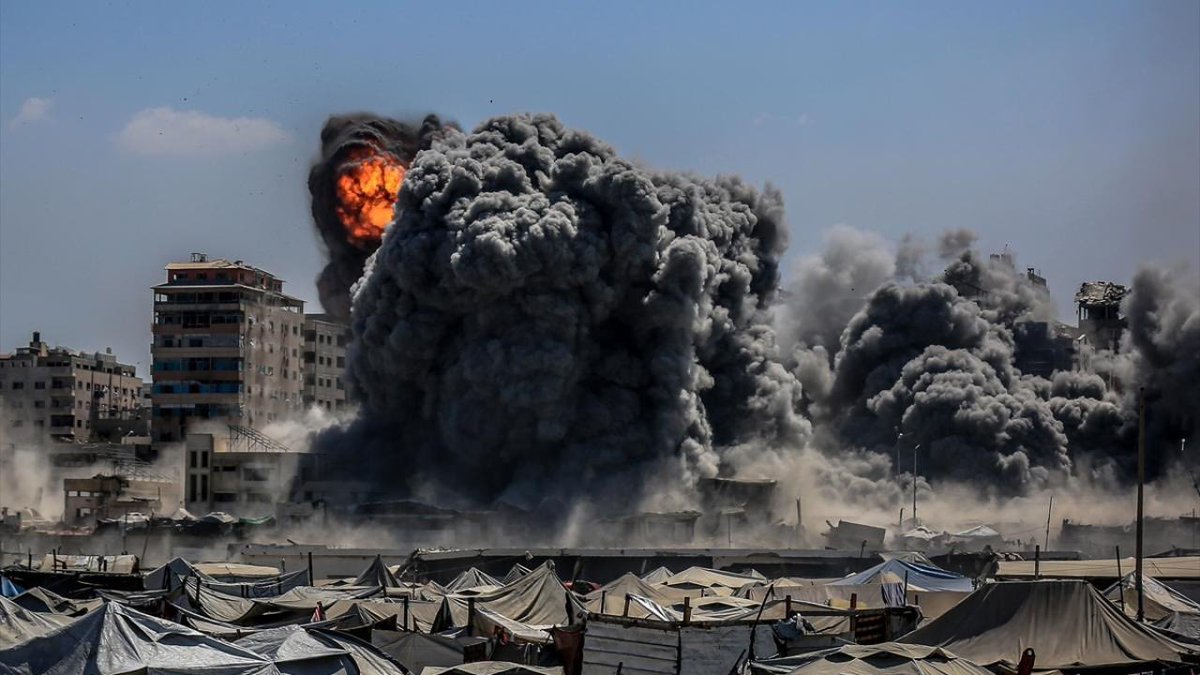 Gazze'de insanlık suçu her gün katlanarak artıyor. 

Soykırımcı İsrail’in 7 Ekim 2023’ten bu yana Gazze’ye sürdürdüğü saldırılarda can kaybı son 24 saatte 59 artarak 64.964’e, yaralı sayısı ise 386 artarak 165.312’ye ulaştı.
