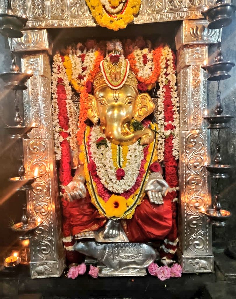 Anegudde Shri Vinayaka Kumbashi #Kundapura

Today's Alankara 🙏

ಇಂದಿನ ಅಲಂಕಾರದಲ್ಲಿ ಆನೆಗುಡ್ಡೆ ಶ್ರೀ ವಿನಾಯಕ ದೇವರು