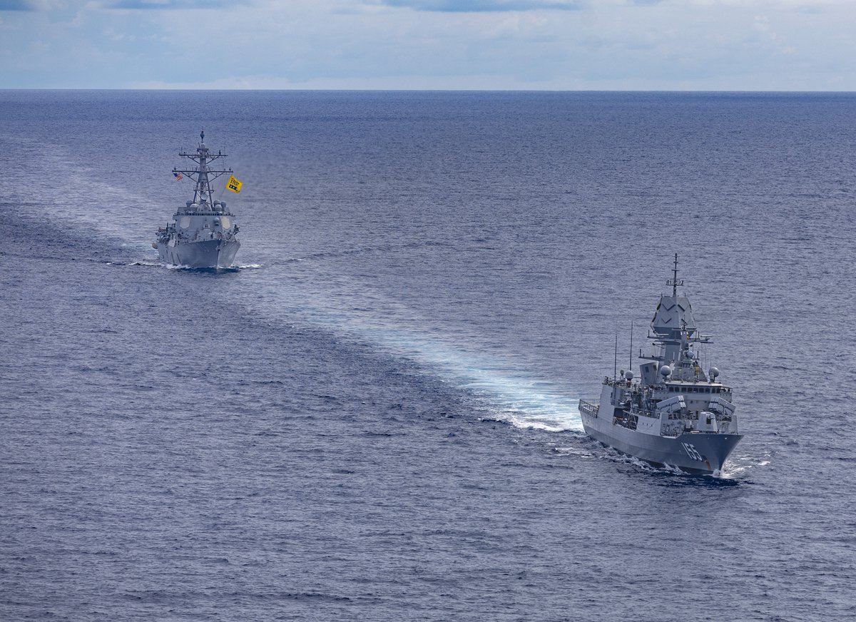 US7thFleet's tweet image. 🇺🇸🇦🇺 The U.S. Navy and Royal Australian Navy conducted bilateral training in the South China Sea, demonstrating our shared commitment to a free and open Indo-Pacific.
Read more: ow.ly/sYqY50WXs4C
#USNavy | #AlliesAndPartners