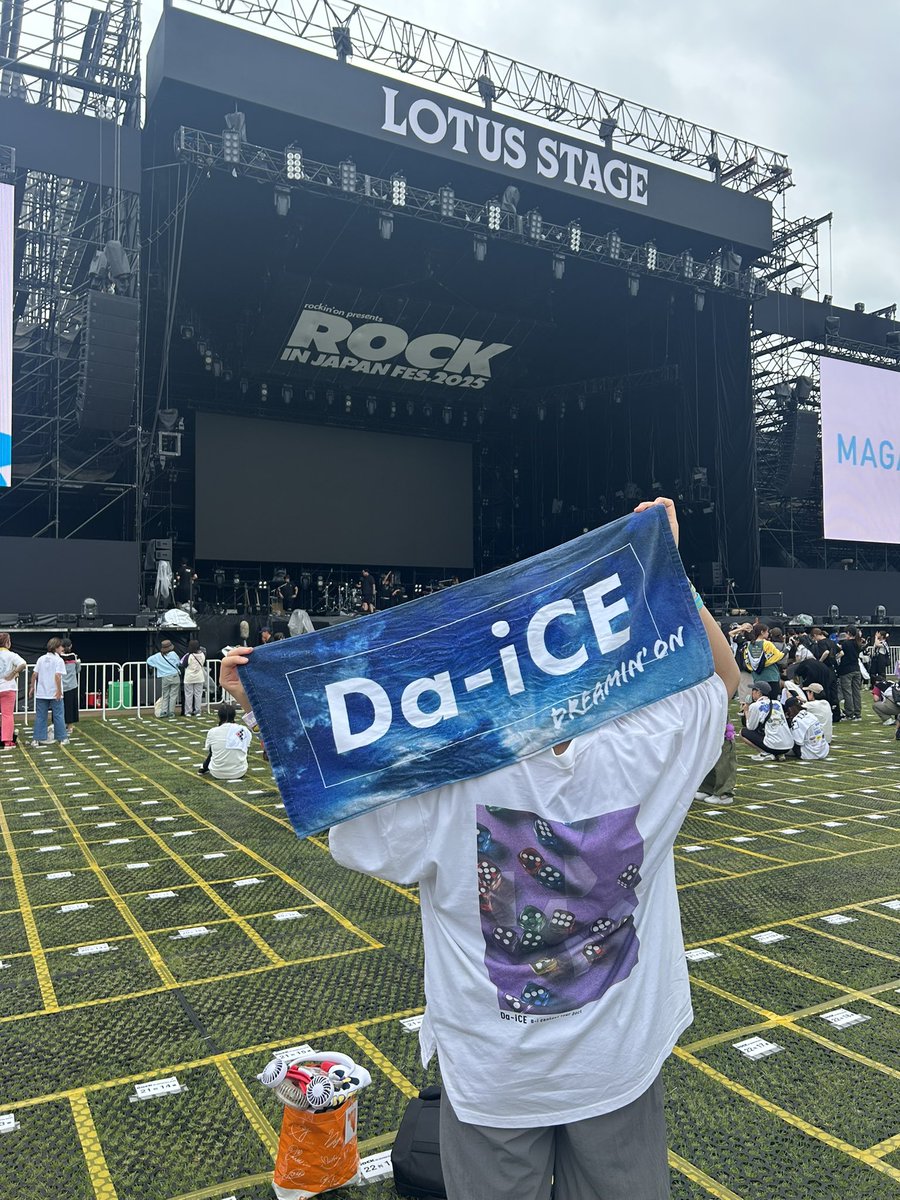 da_ice_asu726's tweet photo. ロッキンDa-iCEの時に前方エリアで近くだった人達に最後お礼言えずに終わったからここで出会えたら嬉しいんだけど、探せるかな💭

23列下手側にいて、大騒ぎ一緒にしてくれたお姉さん2人と、写真撮りあいっこしてくれた親子探してます👀

こんなやつと大騒ぎしたなって人いたらリアクションください🙌 https://t.co/krfyLwAA07
