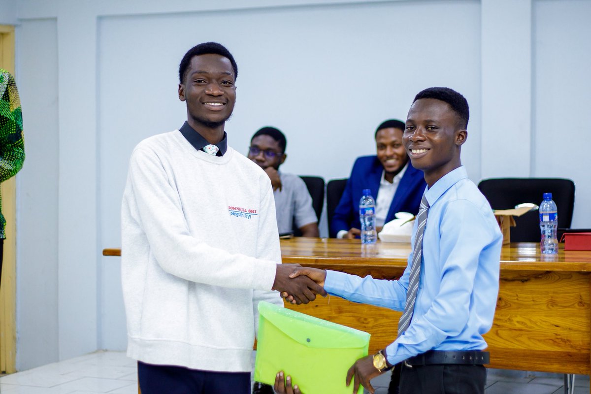 campus_8's tweet photo. Finally, the baton has been passed on to the next administration. Continue the good works of your predecessors. Serve your people well Mr. Campus Mp🫡🙇‍♂️ https://t.co/5sO92Zqujv