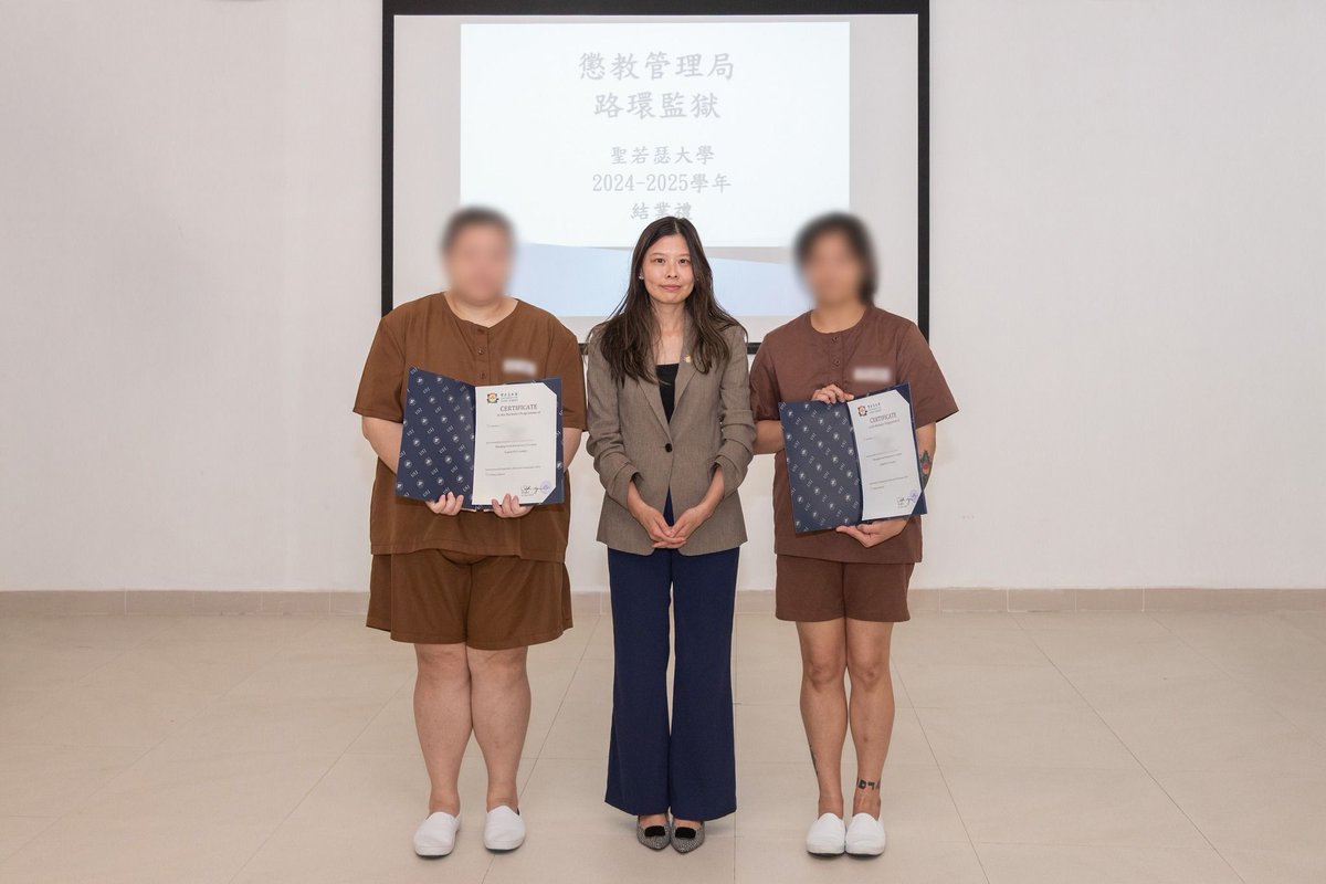inside__walls's tweet photo. Women in macau prison wear a dark brown prison uniform, with a pair of white canva pilmsoll
#handcuffs #handcuffed #handcuffedwoman #handcuffedgirl #shackled #chained #inmate #court #sentenced #arrested #prison #jail https://t.co/WGtz6QU4Fp