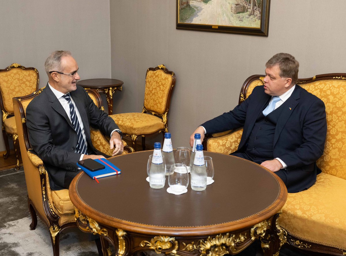 Yesterday I met <a href="/LauriHussar/">Lauri Hussar</a> President of the🇪🇪 Parliament <a href="/Riigikogu/">Riigikogu</a>🏛️ for a meaningful conversation on bilateral relations and on defence&amp;security in Europe. A 🇪🇪‑🇪🇸Parliamentary Friendship Group at the Riigikogu contributes to foster bilateral relations with 🇪🇸 <a href="/Congreso_Es/">Congreso</a>🏛️