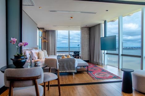 📍 Hotel Alula Encarnación

Con la apertura del Hotel Alula, la Perla del Sur suma una nueva joya a su oferta turística.
Diseño contemporáneo, ubicación estratégica y servicios de primer nivel hacen de este hotel una parada obligada para quienes visitan la ciudad.