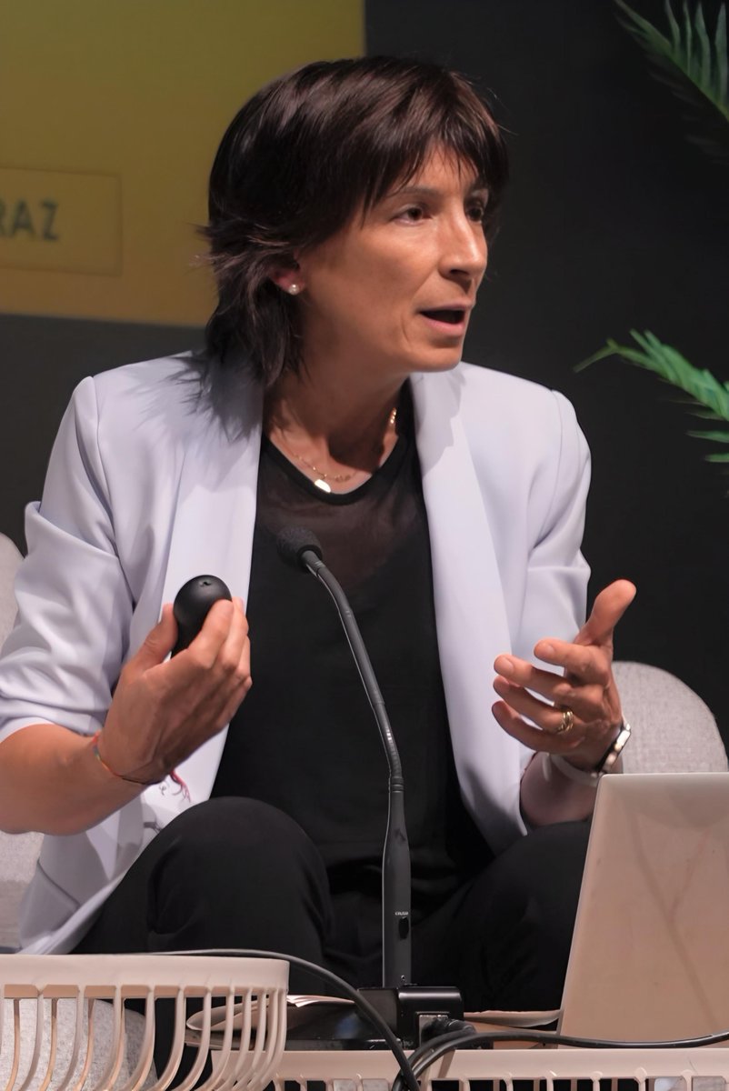 Elena Bandrés, doctora en Ciencias de la Información y Máster en Relaciones de Género: "El masculino genérico no tiene por qué seguir siendo válido. Antes no había presidentas, ahora sí".