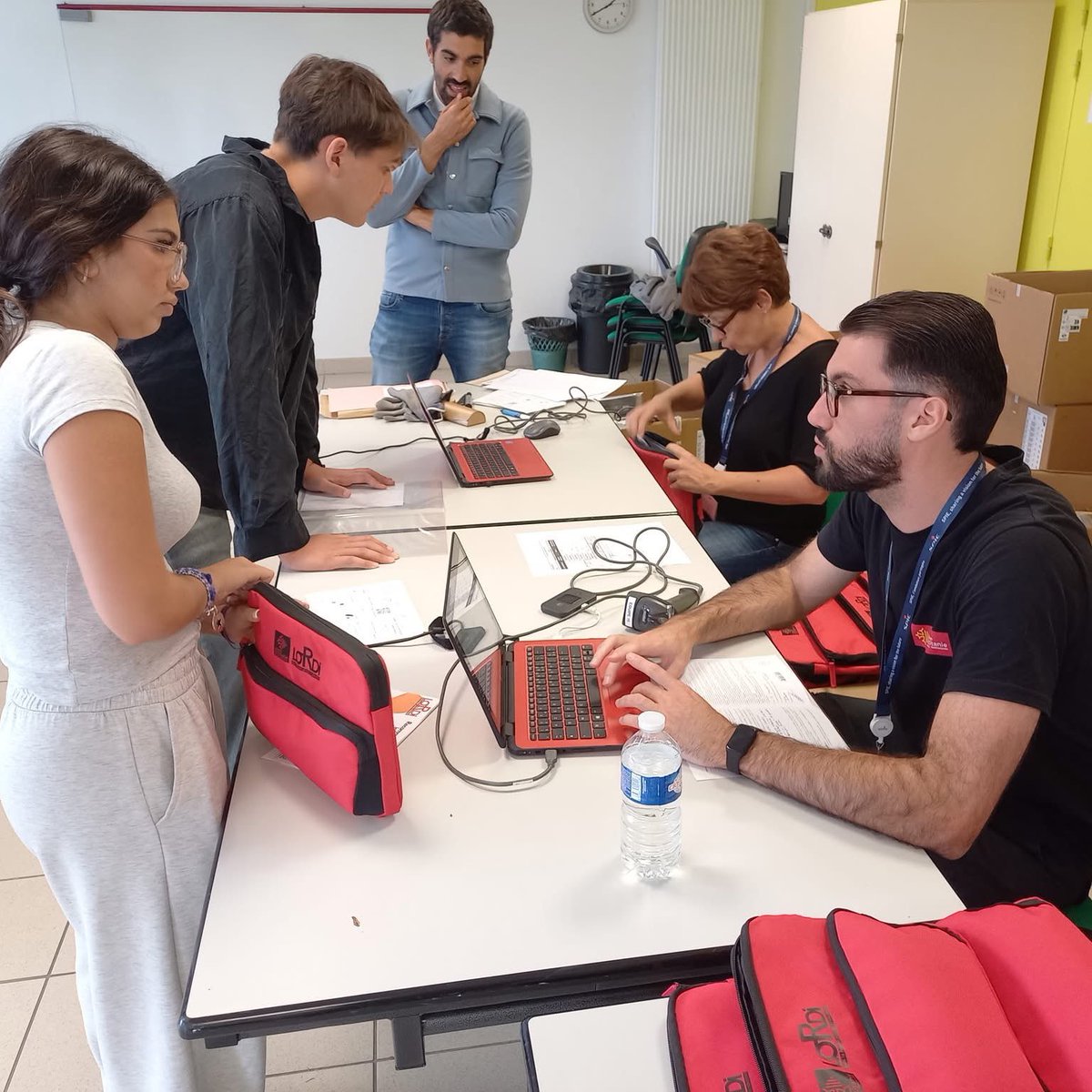 GuillaumeDAC's tweet photo. J’étais hier dans le #Comminges , pour participer à la distribution des Ordinateurs Gratuits par la Région #Occitanie aux lycées Agricole et Casteret de Saint-Gaudens ainsi qu’au Lycée Gourdan-Polignan.
➕ de 400 ordinateurs distribués hier.
@CaroleDelga @kamelchibli https://t.co/uVVOjsByhd