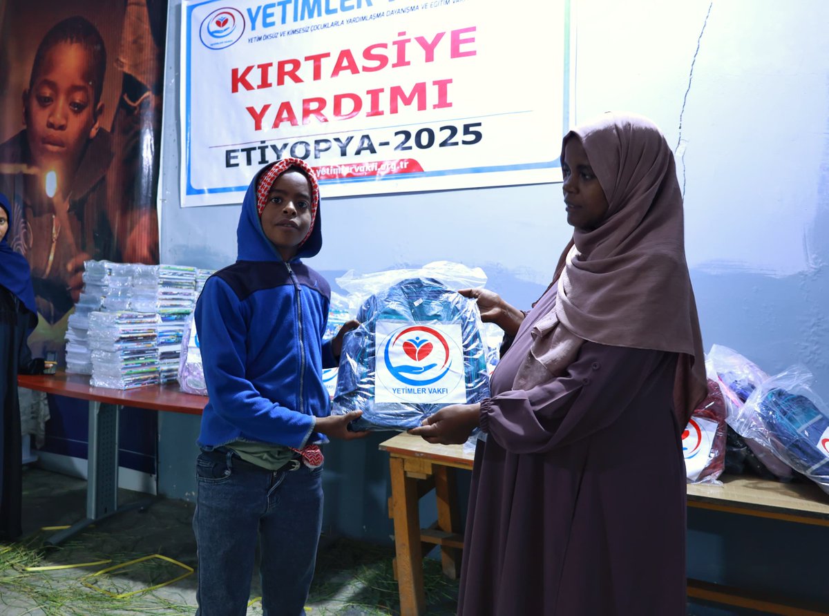 YetimlerVakfim's tweet photo. Yetim Yürekler Seviniyor – Etiyopya 🤲

Hayırseverlerimizin desteğiyle, Etiyopya’daki yetim çocuklarımıza kırtasiye yardımlarımızı ulaştırıyoruz.

O masum gülüşler, parlayan gözler… Her biri kalbimize dokunuyor. 🌸

Bir çocuğun eğitim yolculuğuna umut olmak ister misiniz?

🎒 Eğitim Paketi Bedeli: 1.500₺
☎️ İletişim: 0 (549) 540 29 21
🌐 Destek için: https://t.co/lFwb4aRqwD