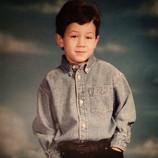SpainJonasB's tweet photo. Hoy queremos desearle un muy feliz 33 cumpleaños a nuestro queridísimo @nickjonas Te queremos! ♥️🥳 https://t.co/EBraf0t7kK