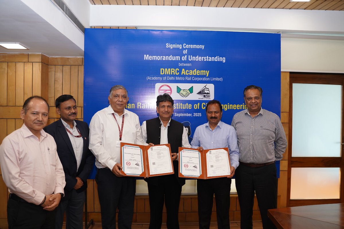 RailAnalysis's tweet photo. #DMRCAcademy signs #MoU with #IRICEN to strengthen training in #Metro and #Railwaysector

Read more: https://t.co/CmGG4b2MLR

@OfficialDMRC 

#DMRC #MemorandumofUnderstanding #Delhimetro #Delhimetrorailacademy #Academictraining #Research #Collaboration #Partnership #Railanalysis https://t.co/loIxkMsplx