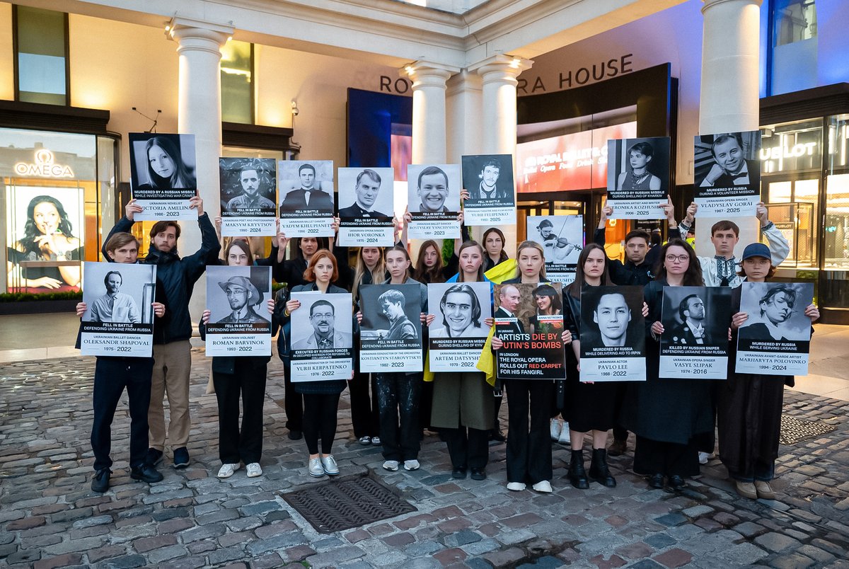 ukraine_world's tweet photo. As a protest against Anna Netrebko’s performance , on September 11 in #London - the day of the premiere of Puccini’s Tosca - activists from the British NGO Campaign for Ukraine team held a peaceful action right at the theatre entrance, where ticket-holders were arriving.
A “Walk of Fame” for Ukrainian artists who were killed as a result of Russian aggression was created.
British passersby and even theatre staff approached activists – expressing support, thanking them for the action, asking about the Ukrainian artists who were killed, and taking photos. There were also hostile comments from Anna Netrebko's supporters.
Olena Ivashchenko, Ukrainian activist and director of the @CampaignForUkr:
"While London rolls out the red carpet for a representative of Putin’s regime, we show the international community that culture is not outside politics - especially when this culture is used as an instrument by an empire that kills every day."
#DropNetrebko
📷: Romana Yasynovska