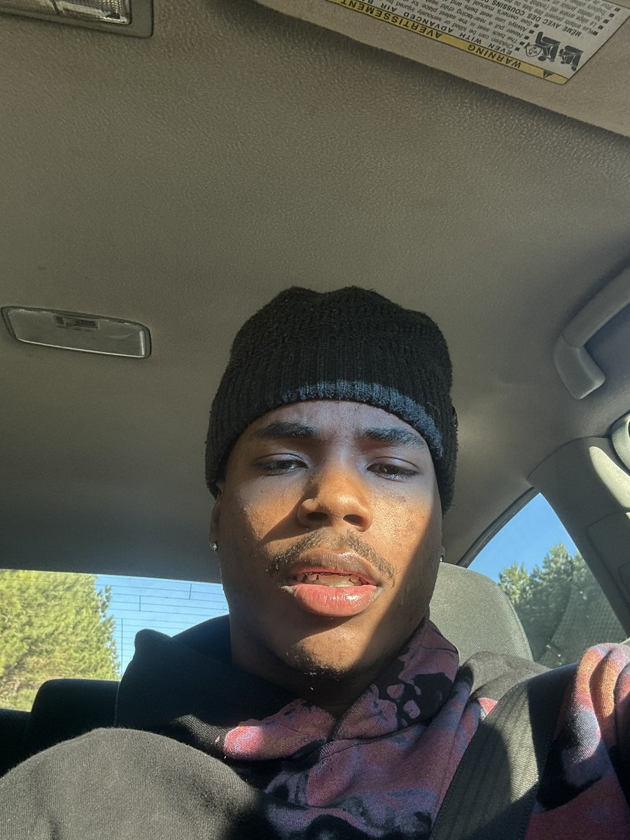 TR2shon's tweet photo. I be missing my dreads but at the same time I don’t https://t.co/zhHPNc4BFT