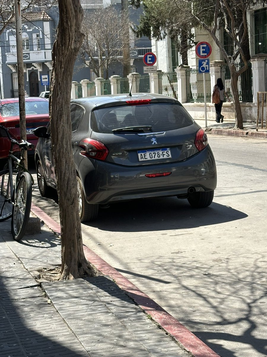 PINTADOS EN ROJO.

Sigo colaborando con pruebas, hasta que se dignen a efectuar un control y HACER RESPETAR los cordones que pintaron en ROJO.
<a href="/gobderiocuarto/">Gobierno de Río Cuarto</a> <a href="/PrensaRioCuarto/">Sub. Comunicación R4</a>

Hay gente que no es idónea. Que al igual que los cordones, ESTÁN PINTADOS!