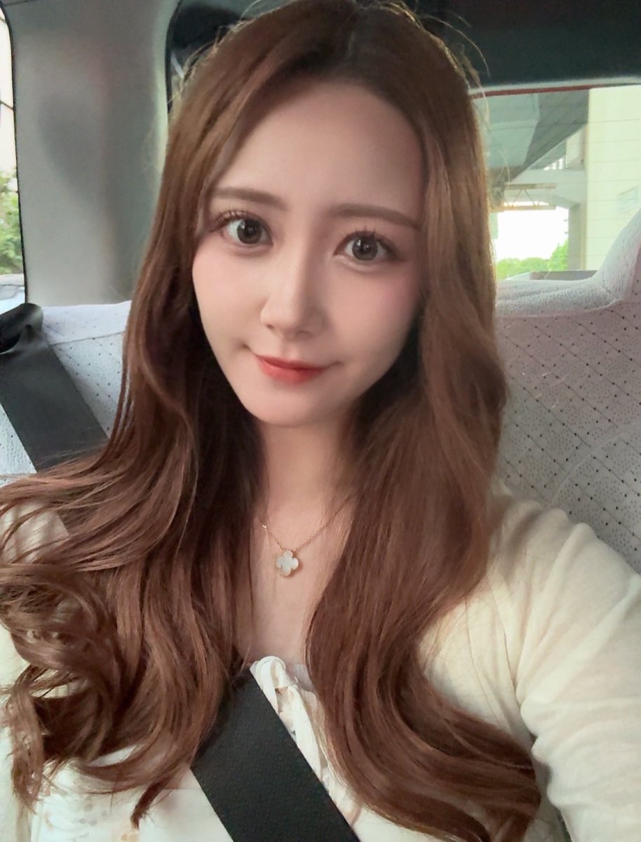 princess37___'s tweet photo. 肌が綺麗になってからもう1年くらいノーファンデ‼️肌への負担も少ないからニキビも出来にくくなったしメイクも15分で終わる＞ᵕ＜🎵💕
韓国行ってクリニックのカウセで勧められたやつ全部言う事聞いてやっただけ✌🏻 https://t.co/tZtfaDCYCr