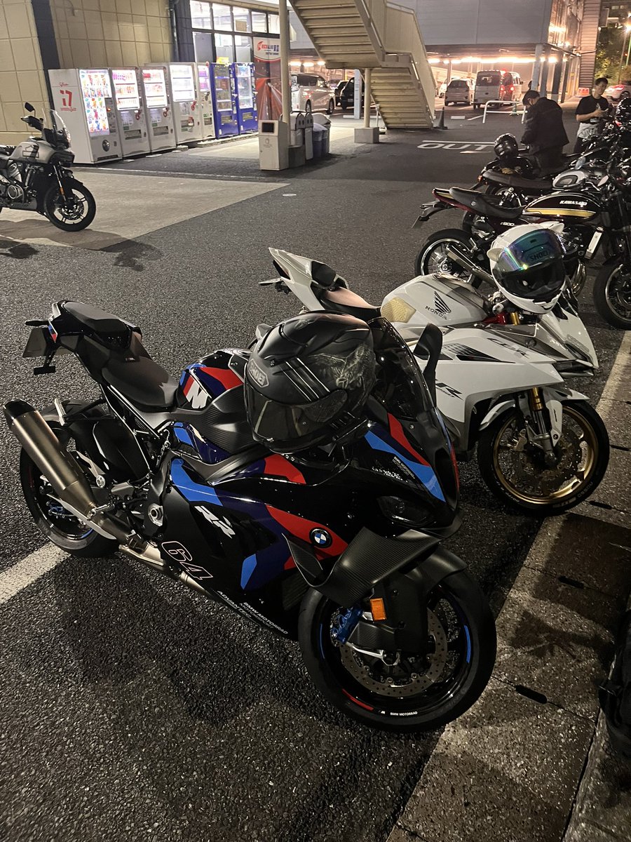 久しぶりのナイツー🏍️🌙

M1000かっこ良すぎる〜🥹🤍
納車おめでとう!!