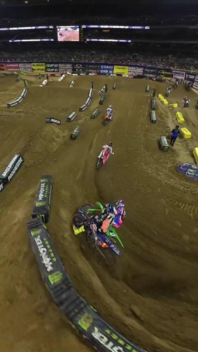 AlecForbes_'s tweet photo. @FunkyChicken251 @thall767 Yea, they were side by side. And to preface, i dont have any qualms with the angle. My point of contention is the lack of control. Deegs ran it deep with Davies, but in that instance, nobody was blasted off of their bikes. https://t.co/Sbb9UW1QEB