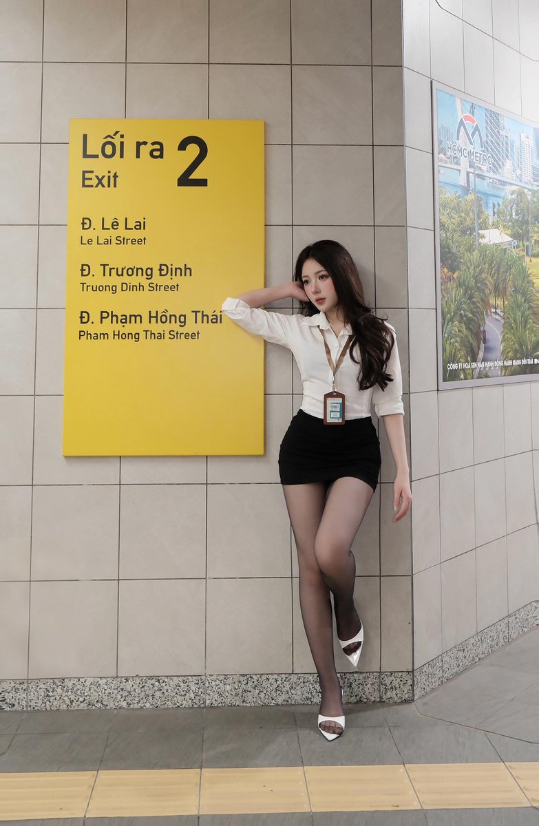 KiuMy37883's tweet photo. Cô nhân viên chăm chỉ 🥰🥰🥰 https://t.co/SSWhKzR2w1