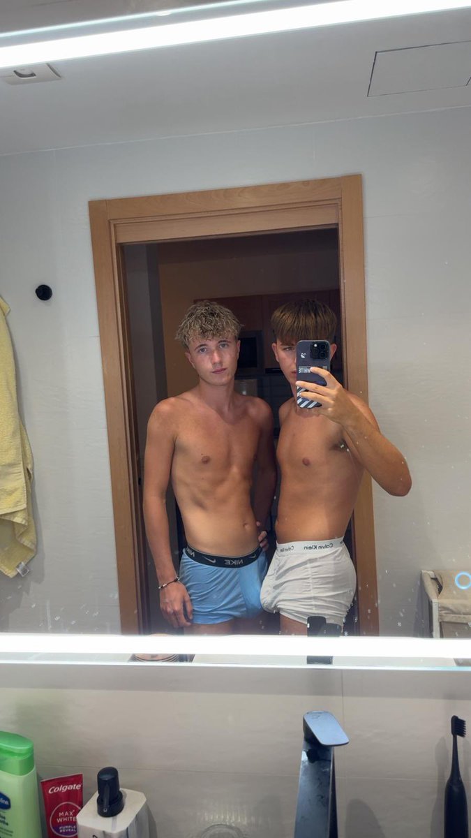 Who’s able to handle both of us?🔥