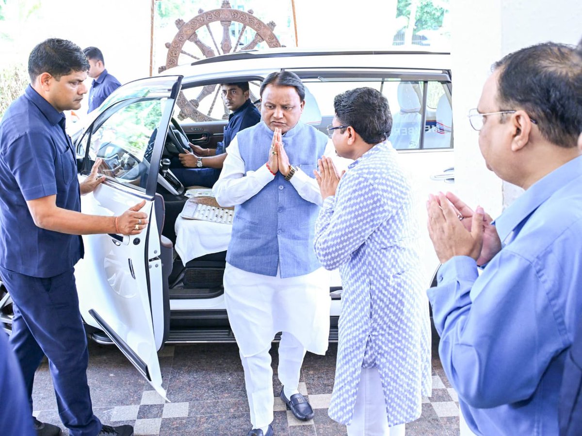 Odishaepaper's tweet photo. ମୌସୁମୀ ଅଧିବେଶନ ପୂର୍ବରୁ ବସିଲା ସର୍ବଦଳୀୟ ବୈଠକରେ ବାଚସ୍ପତି ସୁରମା ପାଢ଼ୀ, ମୁଖ୍ୟମନ୍ତ୍ରୀ ମୋହନ ମାଝୀ ଓ ଅନ୍ୟ ମନ୍ତ୍ରୀ ଓ ବରିଷ୍ଠ ନେତୃବୃନ୍ଦ ଉପସ୍ଥିତ
#assembly #odishaasembly #AllPartyMeeting #Meeting #odisha https://t.co/s4R7q2tFLX