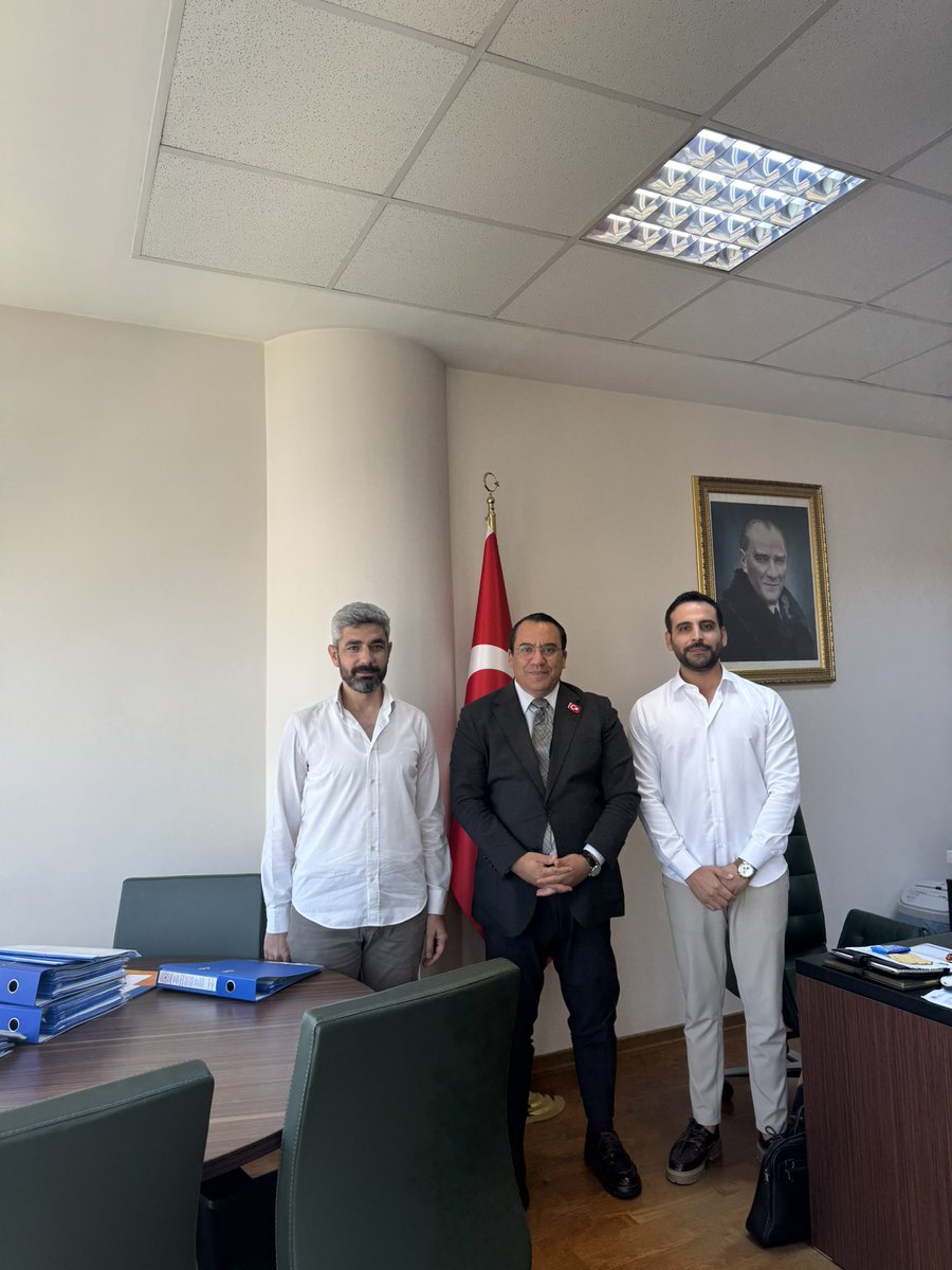 YDKB Mersin Şubesi Mersin Vali yardımcımız Sn. Ahmet Gazi Kaya’yı makamında ziyaret ederek şehrin sorunları üzerine görüşmeler yaptı. Çok verimli geçen görüşmede bizleri makamında kabul eden Sn. Ahmet Gazi Kaya’ya teşekkür ederiz.