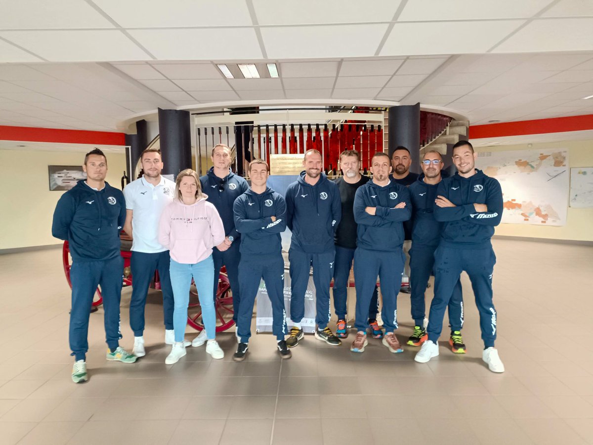 SDIS_72's tweet image. 🏆15ème Championnat de France de Handball Sapeur-Pompier à Rouen

Notre équipe sarthoise était composée de 14 joueurs et 1 encadrant.
📊 Classement final : 10ème sur 24

🙏 Un grand merci aux joueurs pour leur énergie et leur engagement à représenter fièrement notre département.