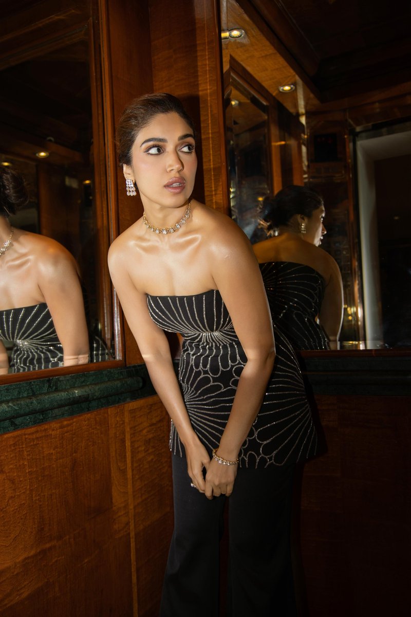 ytnmnt's tweet photo. All eyes on #BhumiSatishPednekkar as she dazzles in her chic black ensemble 🌹