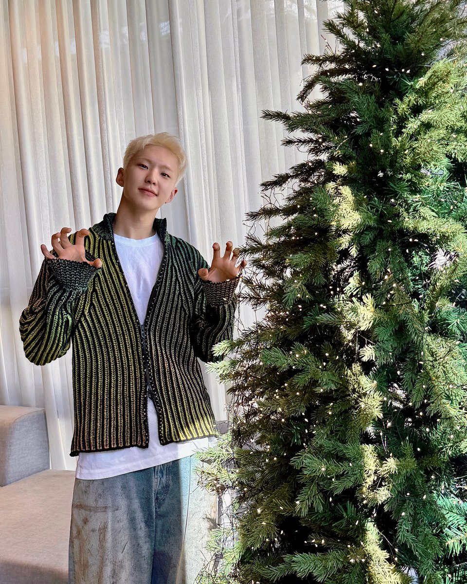 emeralddobby's tweet image. geta chance to win a soongyu offline kit from @stepintosoongyu! 

how to join:

1. rt, like this twt
2. reply the tags with sweet messages for hoshi 
3. ends on 9/17, 11 AM pht

TAKE A SHOT WITH HOSHI 
#호시의_깜짝선물_TakeAShot
#HOSHI_TakeAShot