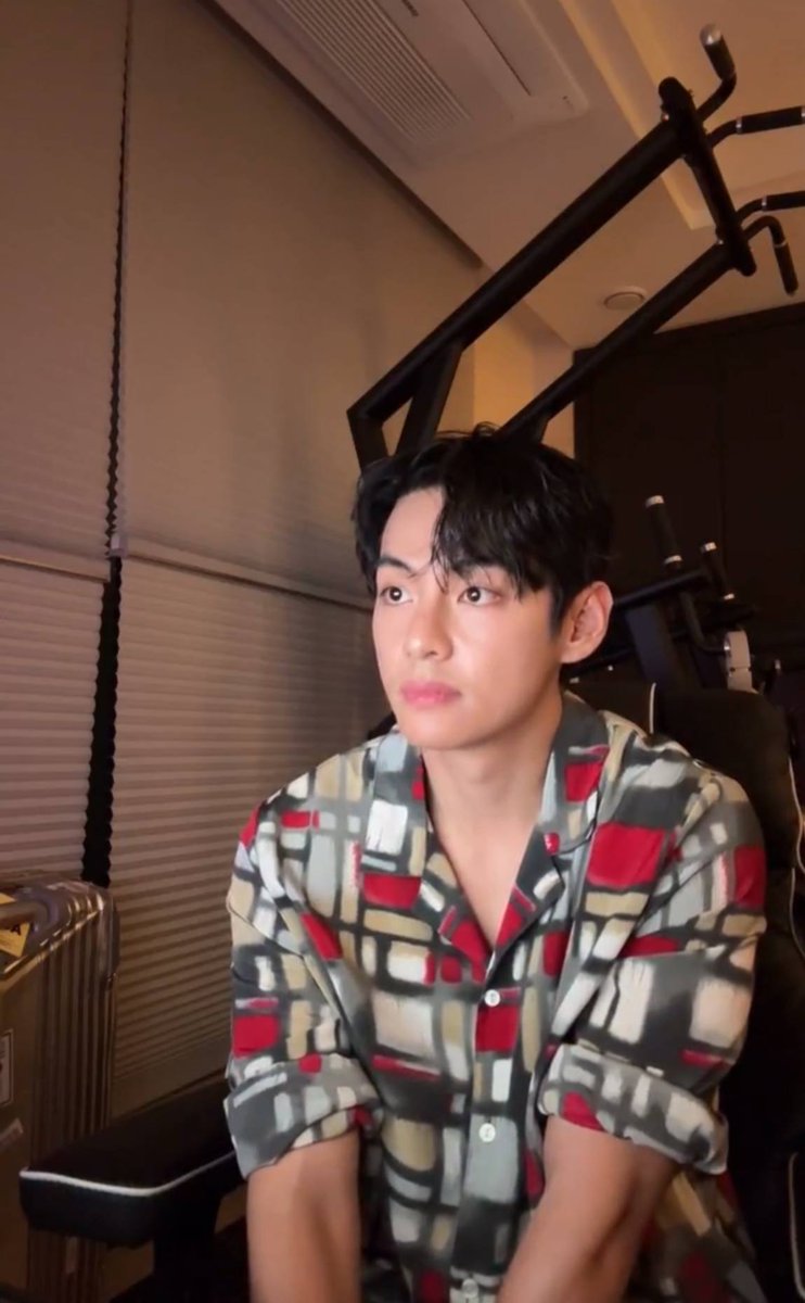 یه لباس و یه شخص
ولی با چندین سال فاصله:)